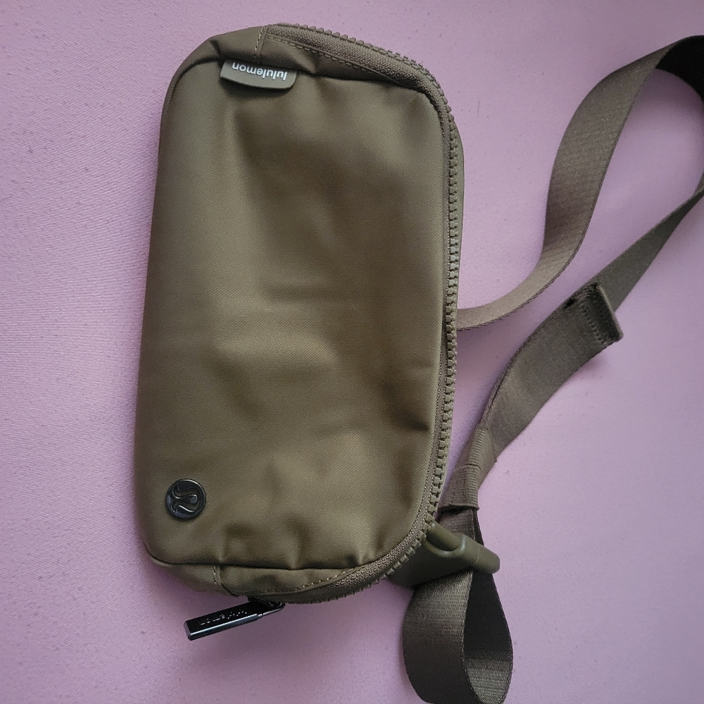 1L lululemon belt bag